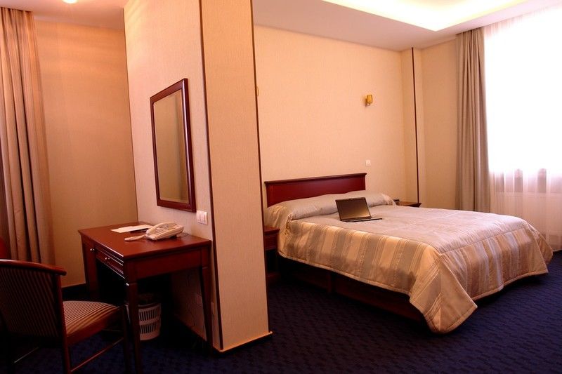 Victoria Hotel Carcóvia Exterior foto